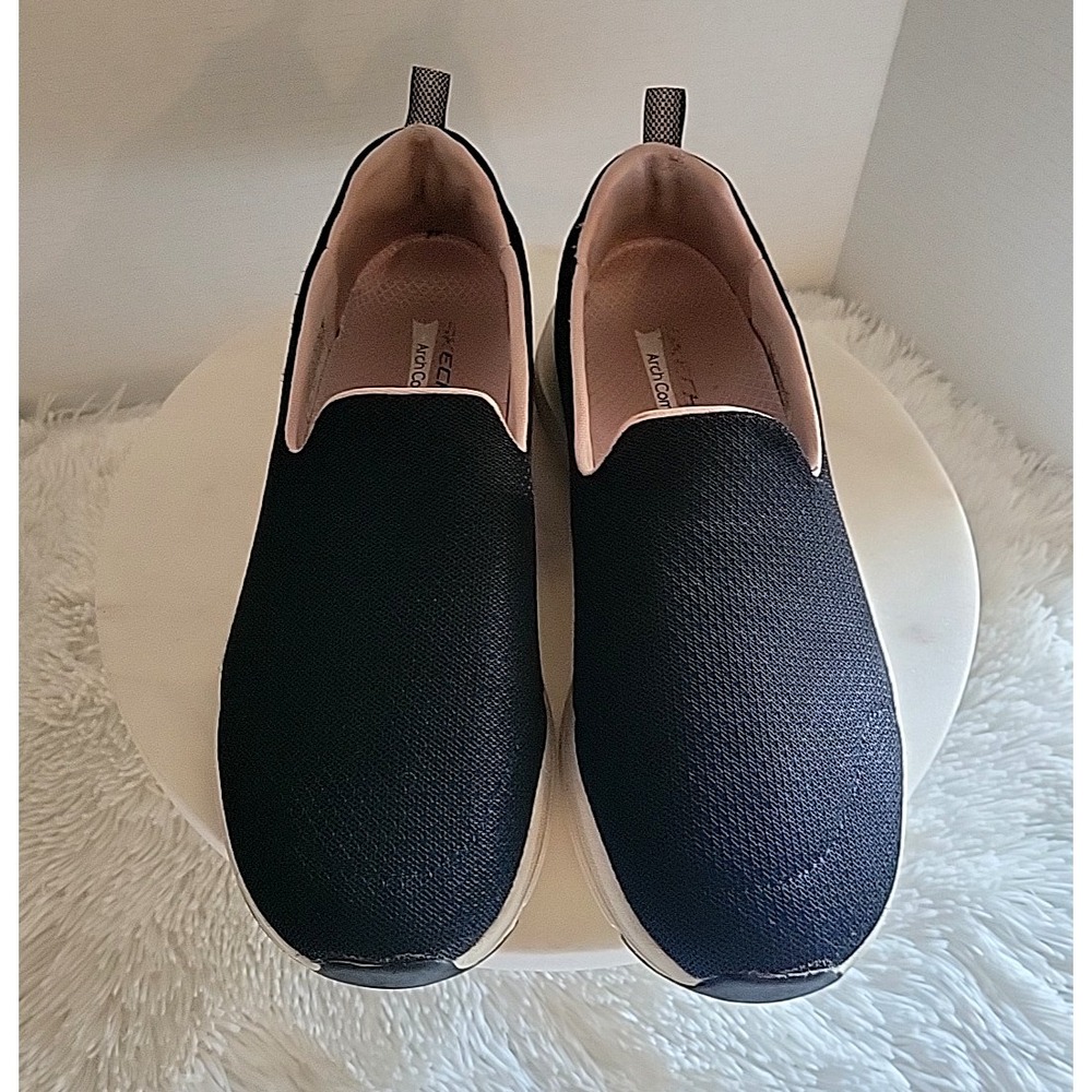 Skechers Women's Arch Comfort Slip-on sneakers in Black Size 7